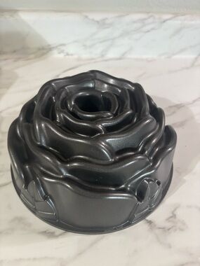 Nordic Ware Rose Bundt Pan - Metallic Black
